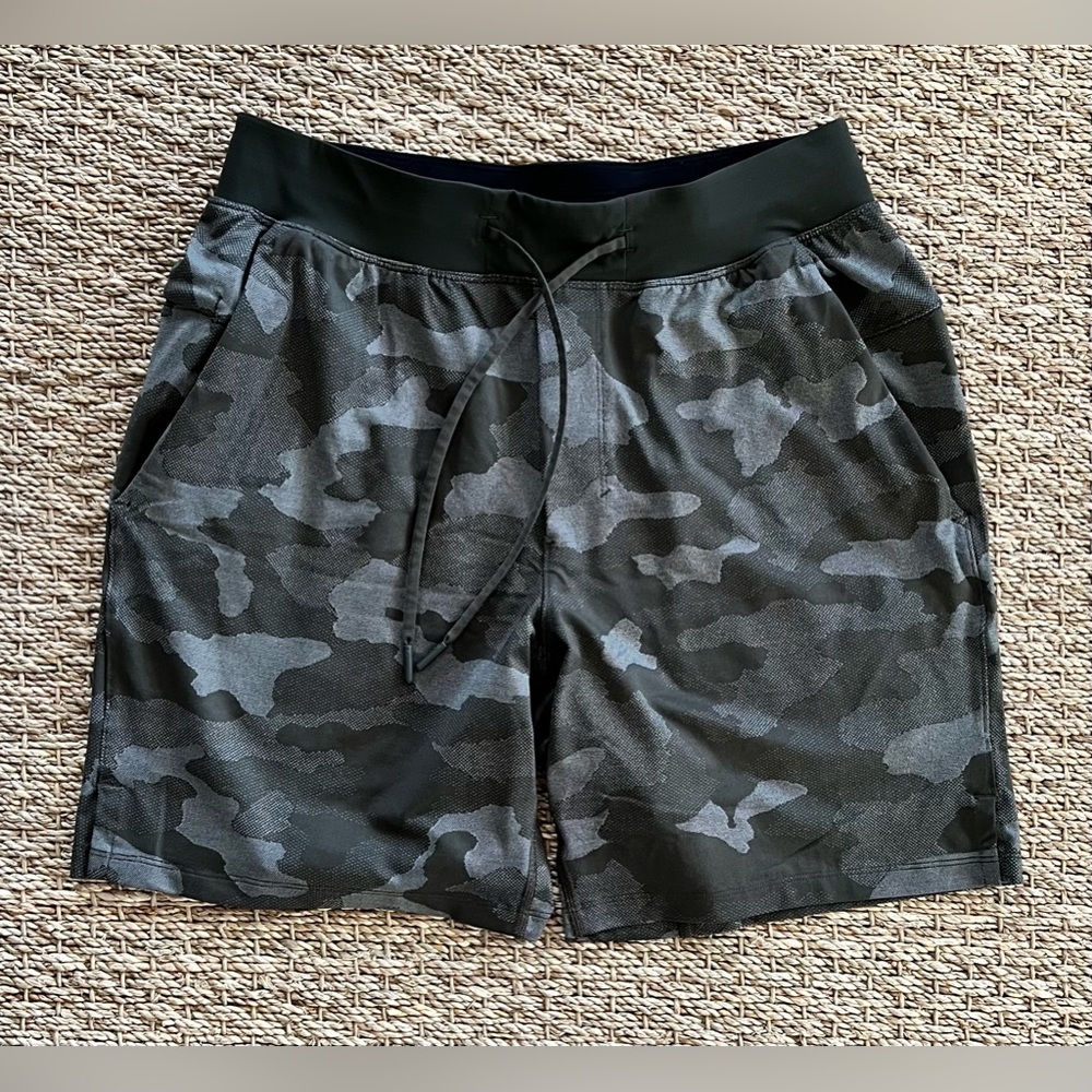 Lululemon Zeroed In Linerless Short 7” Size M Olive Camo